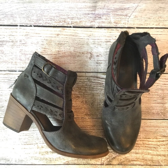Roxy Shoes - Roxy Lena Boho Cutout Booties